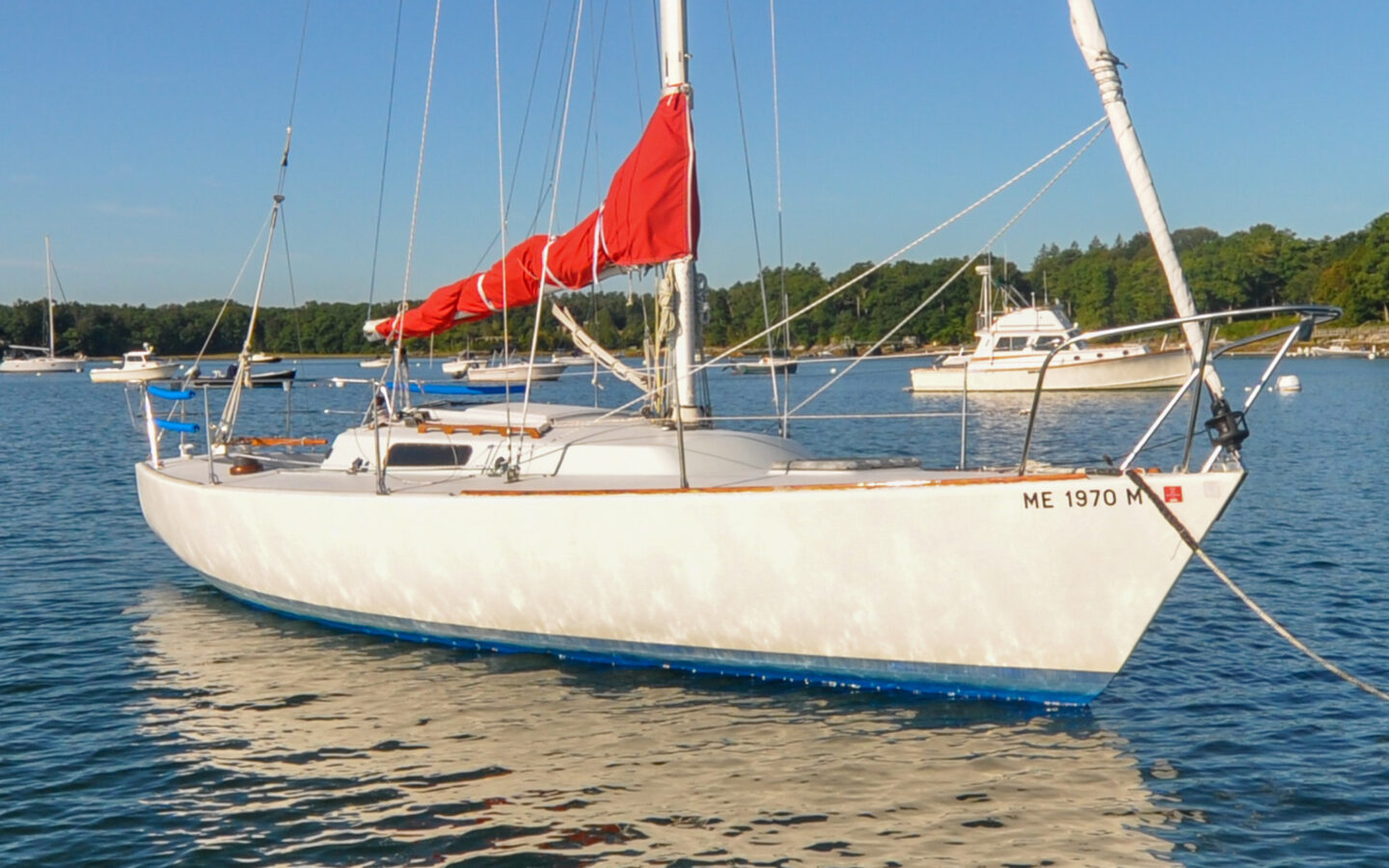 J/29 Sailboat – In the water ready to sail